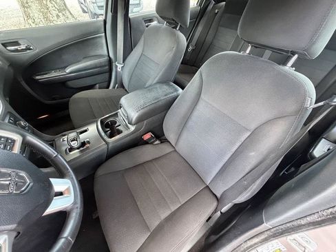Used 2013 Dodge Charger SE RWD image 15