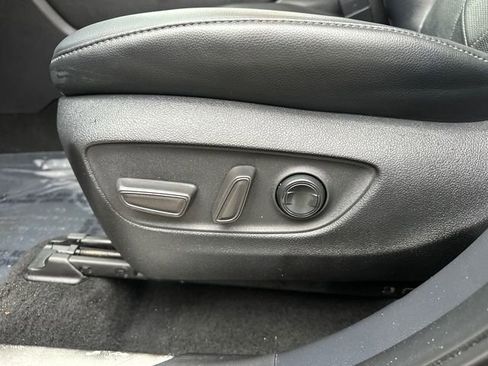 Used 2025 Toyota Highlander Platinum AWD/4WD image 26