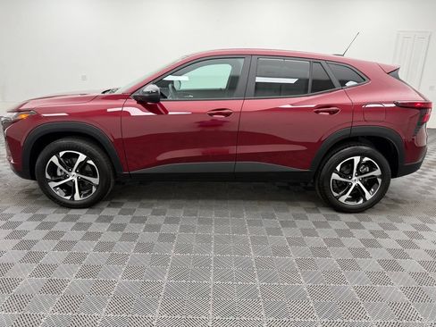 Used 2024 Chevrolet Trax RS FWD image 12