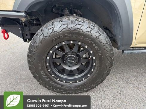 Used 2020 Toyota Tacoma TRD Off-Road w/ Technology Package AWD/4WD image 9