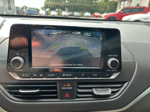 Used 2024 Nissan Altima 2.5 S FWD image 16