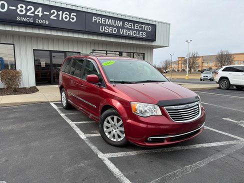 Used 2016 Chrysler Town & Country Touring image 7