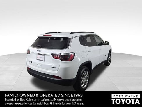 Used 2024 Jeep Compass Latitude AWD/4WD image 7