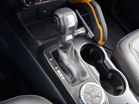 Used 2023 Ford Bronco Badlands image 14