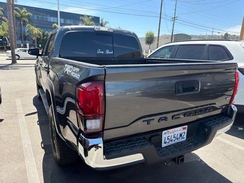 Used 2018 Toyota Tacoma TRD Off-Road RWD image 9
