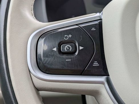 Certified 2025 Volvo XC60 B5 Ultra w/ Protection Package Premier AWD/4WD image 34