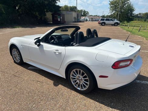 Used 2020 FIAT 124 Spider Classica w/ Technology Group RWD image 5
