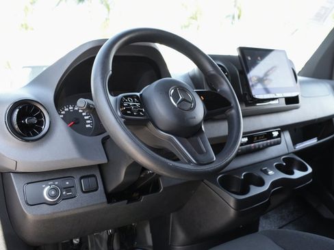 Used 2021 Mercedes-Benz Sprinter 2500 image 23