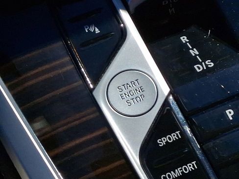 Used 2025 BMW X7 xDrive40i w/ Premium Package image 26