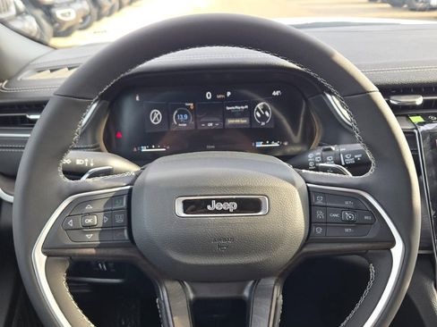 New 2025 Jeep Grand Cherokee Limited image 34