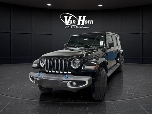 Used 2022 Jeep Wrangler Unlimited Sahara w/ Cold Weather Group image 7