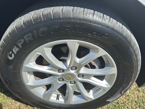 Used 2019 Chevrolet Equinox LS AWD/4WD image 11