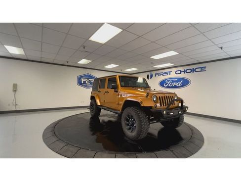Used 2014 Jeep Wrangler Unlimited Sahara AWD/4WD image 4