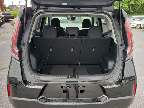 Certified 2025 Kia Soul LX w/ LX Technology Package FWD image 9