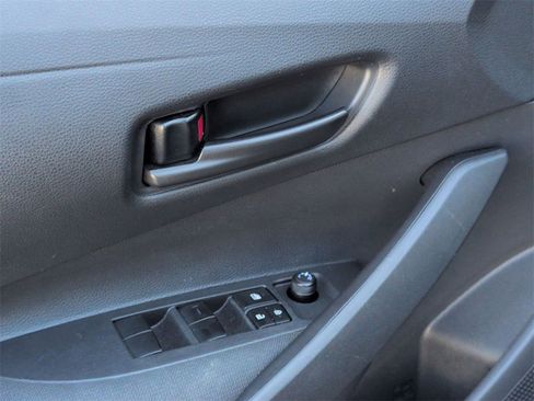 Used 2025 Toyota Corolla LE image 18