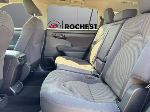 Used 2023 Toyota Highlander L FWD image 18