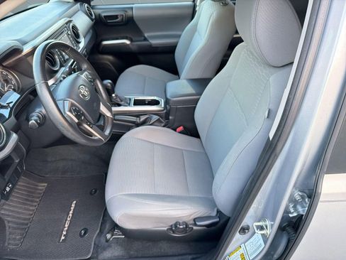 Used 2017 Toyota Tacoma SR5 image 5