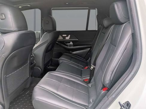 Used 2025 Mercedes-Benz GLS 450 4MATIC w/ Pinnacle Trim Package image 17