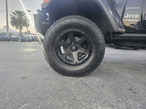 Used 2018 Jeep Wrangler Unlimited Sahara AWD/4WD image 5