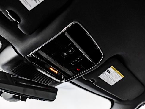 Used 2025 Land Rover Range Rover Sport Dynamic SE image 36