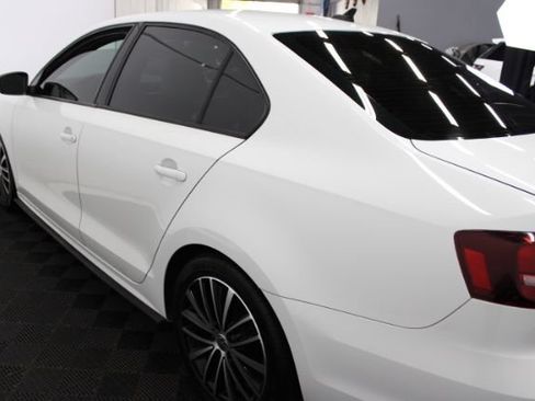 Used 2016 Volkswagen Jetta Sport FWD image 9