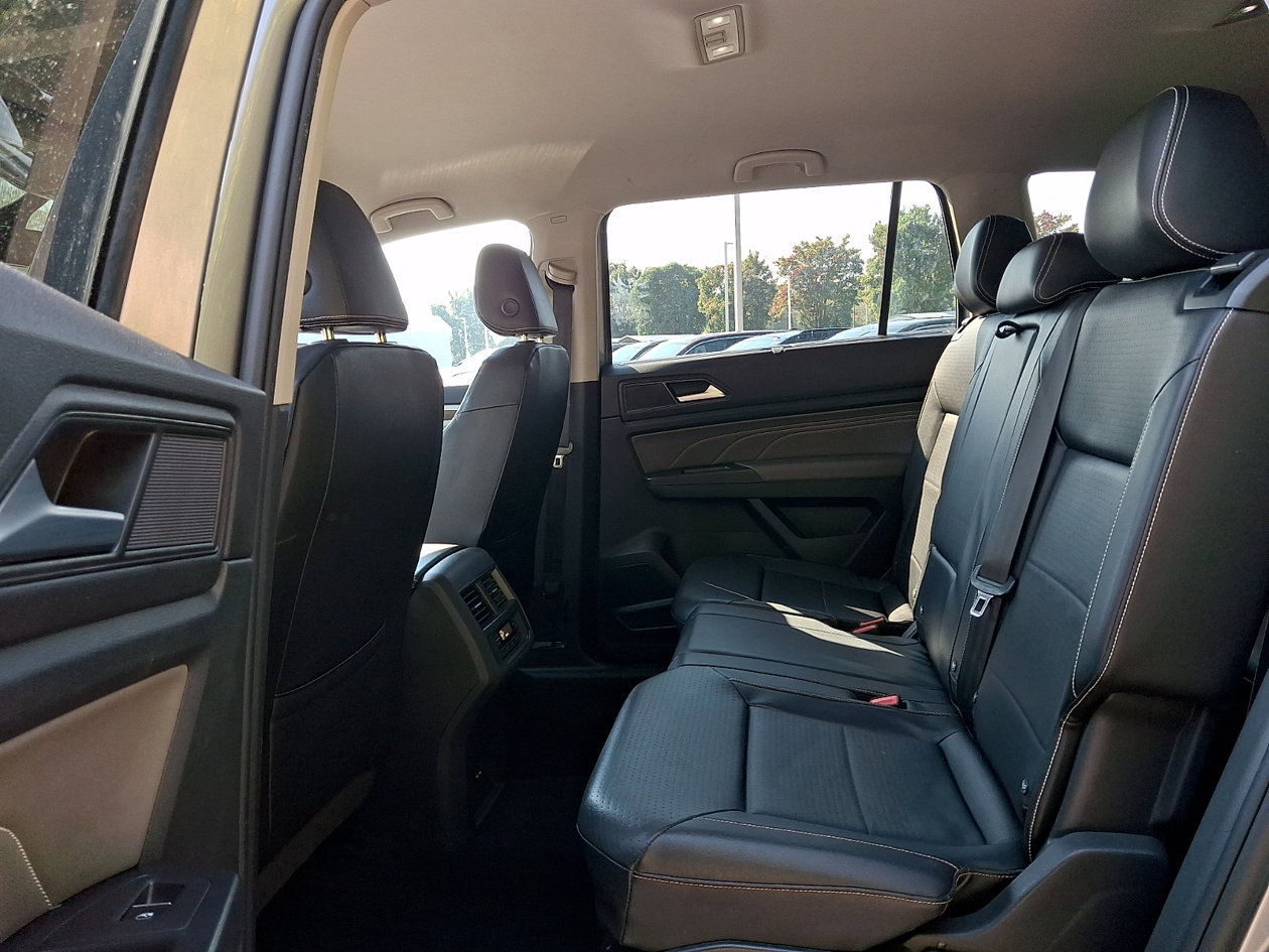 Certified 2022 Volkswagen Atlas SE w/ Black Wheel Package FWD image 10