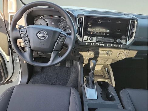 Used 2025 Nissan Frontier SV RWD image 10