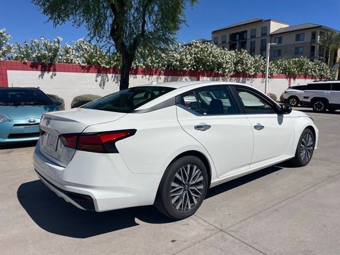 Used 2025 Nissan Altima 2.5 SV image 2