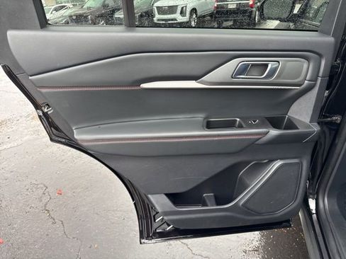 Used 2025 Ford Explorer ST-Line AWD/4WD image 17