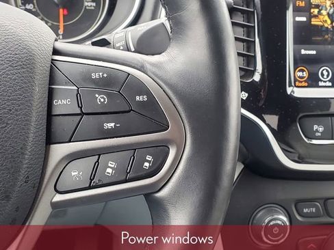 Used 2019 Jeep Cherokee Overland w/ Technology Group image 24