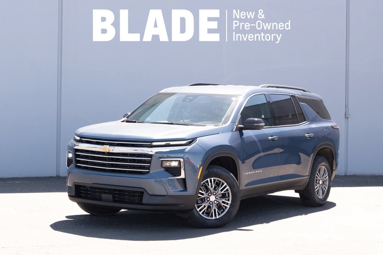 Used 2025 Chevrolet Traverse LT w/ Driver Confidence Package AWD/4WD image 1