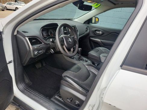 Used 2022 Jeep Cherokee Latitude Lux w/ Sun & Sound Group AWD/4WD image 9