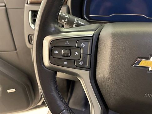 Used 2022 Chevrolet Suburban Premier image 23