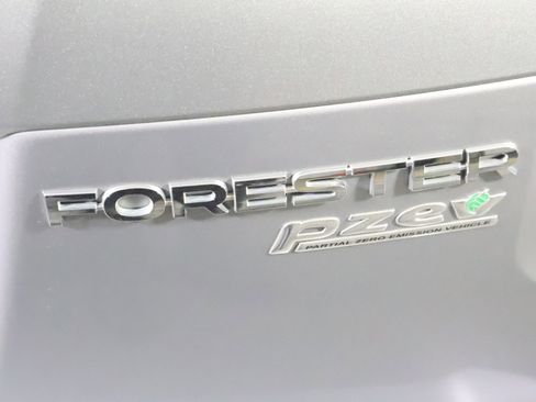 Used 2015 Subaru Forester 2.5i Premium w/ All-Weather Package AWD/4WD image 10