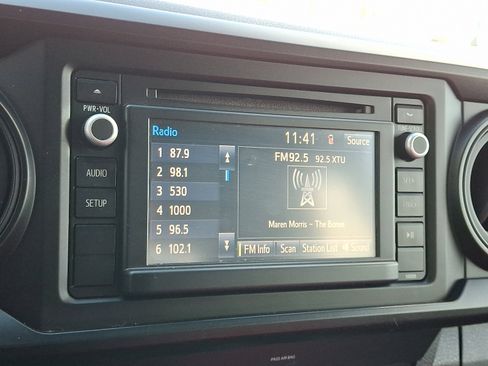 Used 2019 Toyota Tacoma SR image 20