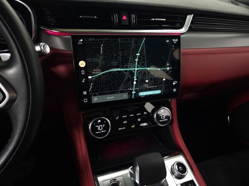 Used 2022 Jaguar F-PACE SVR image 26