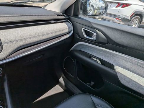 Used 2022 Jeep Compass Latitude FWD image 17