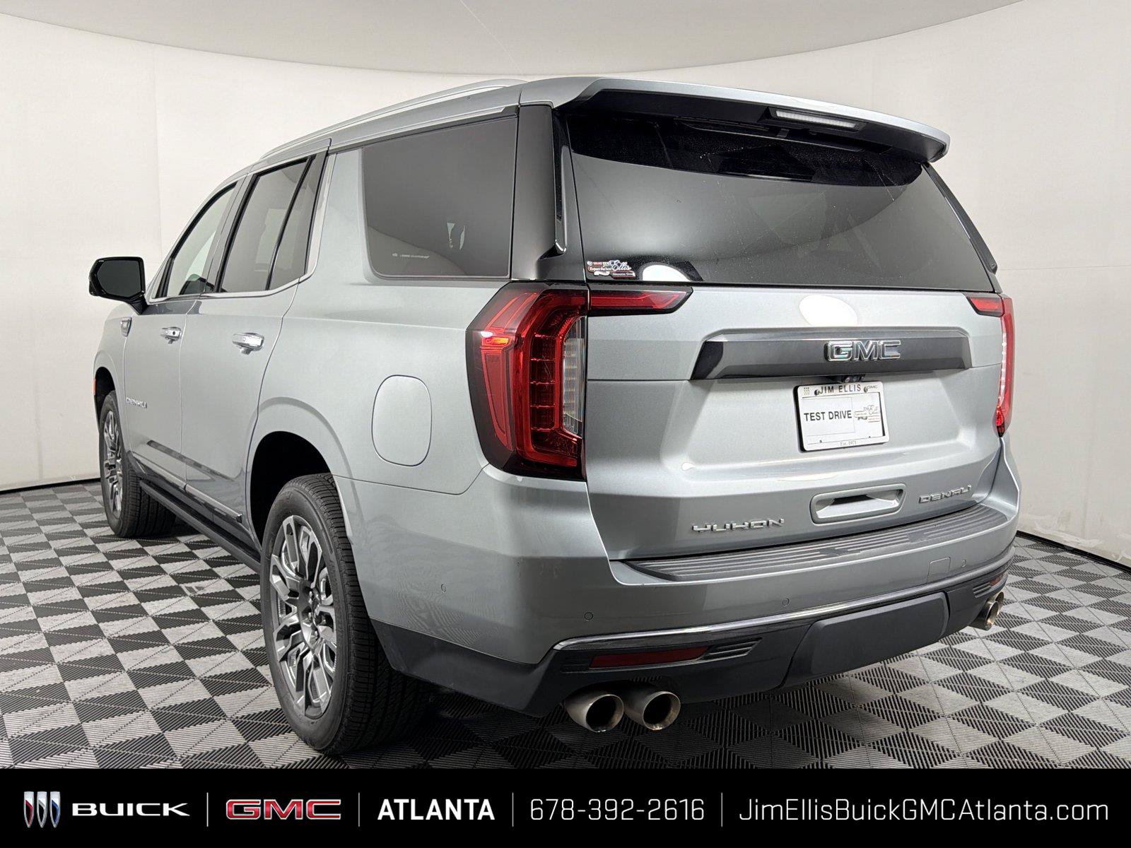Used 2024 GMC Yukon Denali Ultimate AWD/4WD image 4