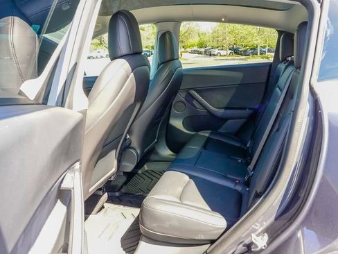 Used 2021 Tesla Model Y Long Range image 12