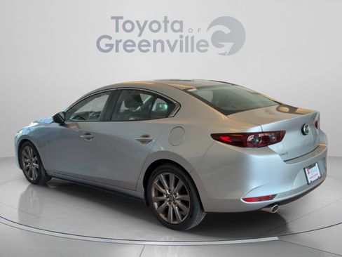 Used 2020 MAZDA MAZDA3 Sedan w/ Select Package FWD image 4