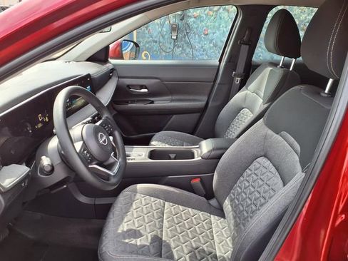Used 2025 Nissan Kicks SV w/ Charging Package FWD image 15