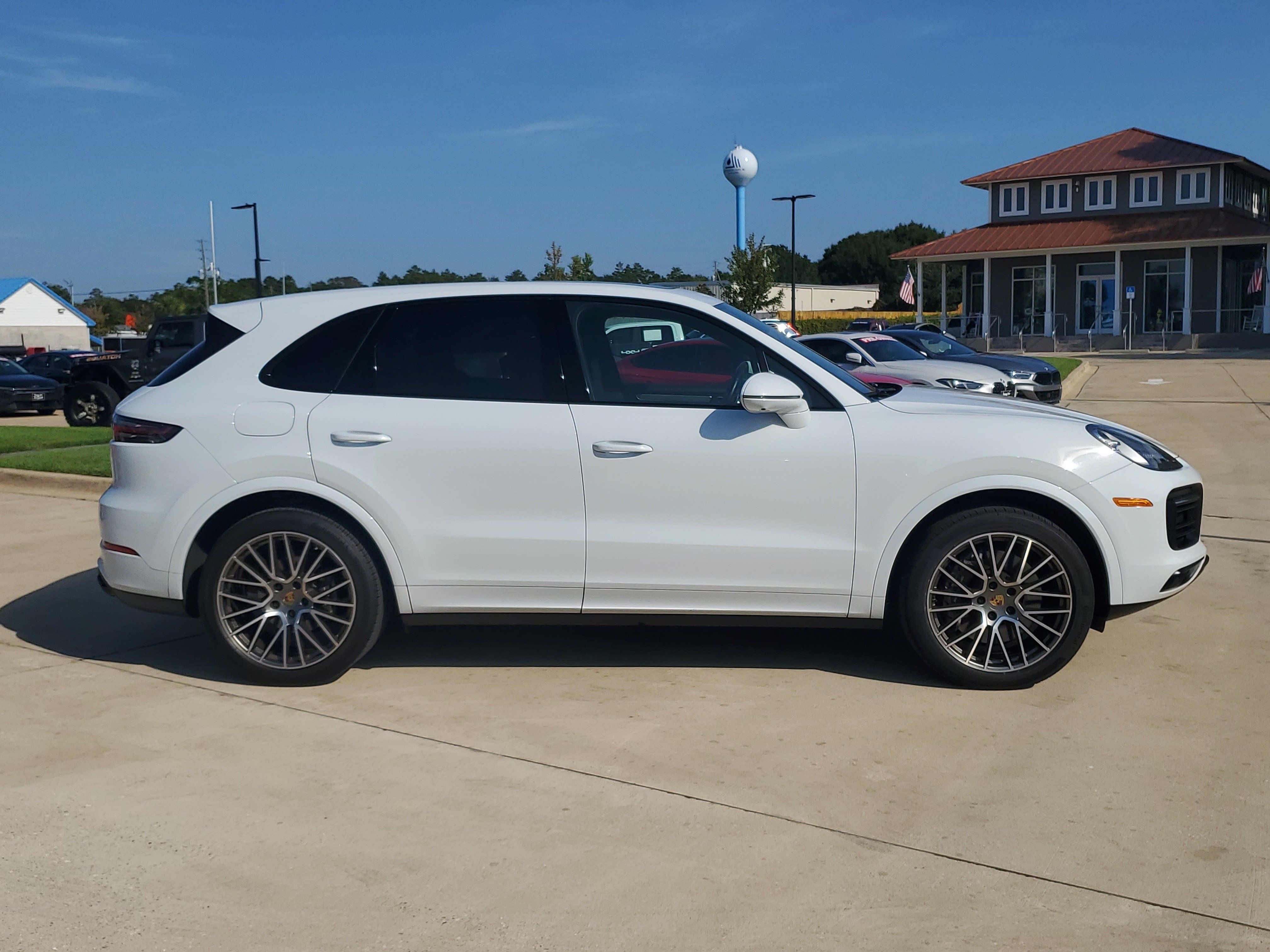 Used 2023 Porsche Cayenne Platinum Edition AWD/4WD image 9