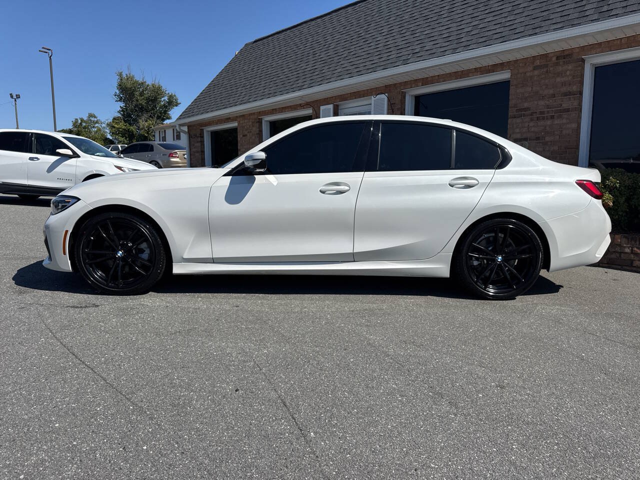 Used 2020 BMW 330i Sedan w/ M Sport Package RWD image 15