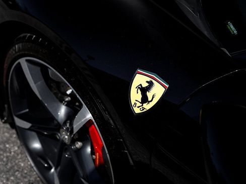 Used 2022 Ferrari SF90 Spider image 15