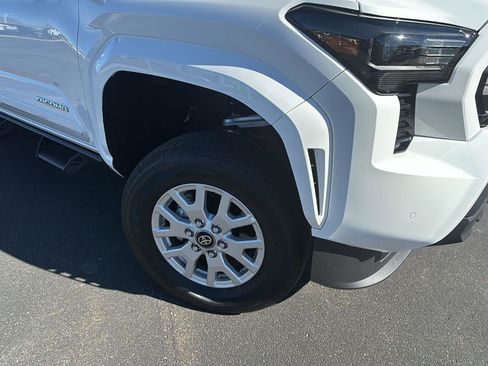Used 2025 Toyota Tacoma SR5 image 19