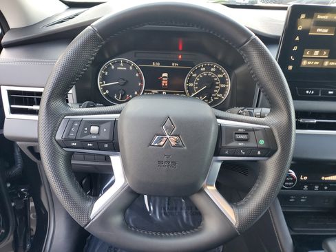 Used 2025 Mitsubishi Outlander SE image 21