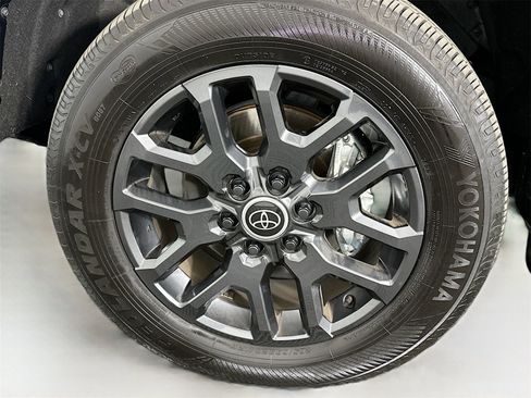 Used 2024 Toyota Tundra Platinum image 31