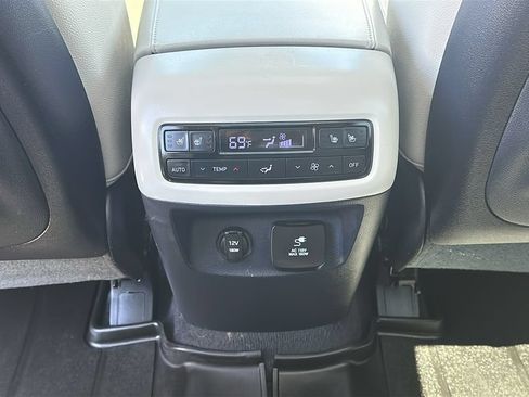 Used 2024 Hyundai Palisade Limited FWD image 32