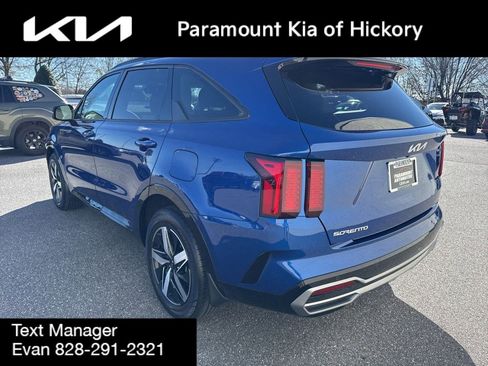 Used 2023 Kia Sorento S w/ Panoramic Sunroof Package image 5