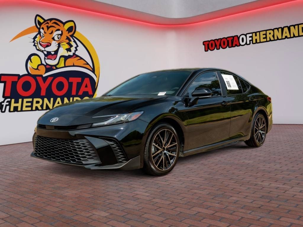 Used 2025 Toyota Camry SE FWD image 1